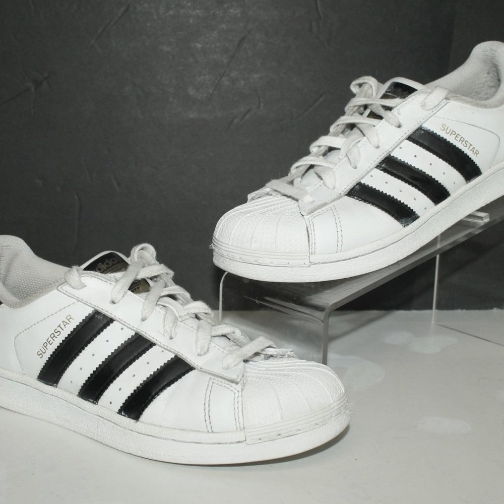 Adidas Superstar Classic Shoe Sneakers Men's 7.5  will fit Woman Size 9 - Picture 3 of 7